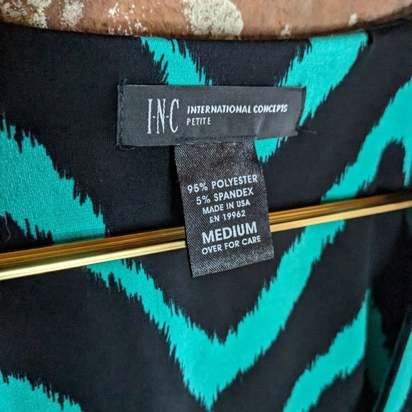 INC International Concepts Petite Medium Black & Green Chevron Dress w/ Ruching - Picture 3 of 10